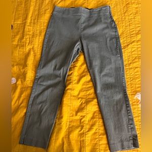 Old Navy elastic band chinos in Olive green. EUC. Size 12